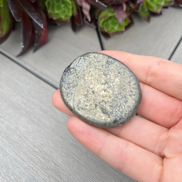 Authentic pyrite flat palm stone, polished - Picture 3 of 5
